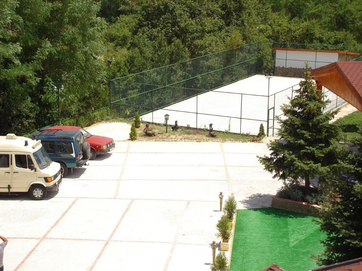 Хотел Галина Палас Srem Exterior photo